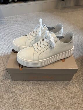 Crown Vintage Gamina White Pebbled Leather Platform Sneakers